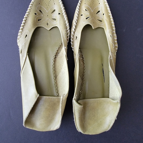 Shoes - Picture 5 of 5